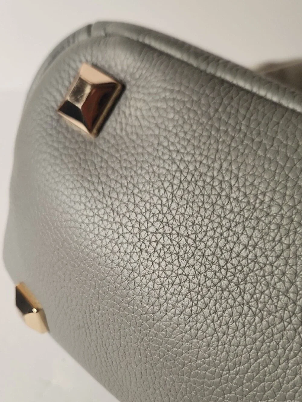 Kelly Wynne stylish grey